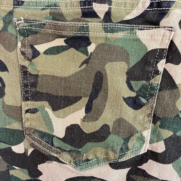 VENUS CAMO DENIM SHORTS NWOT SIZE 16 - Picture 6 of 10